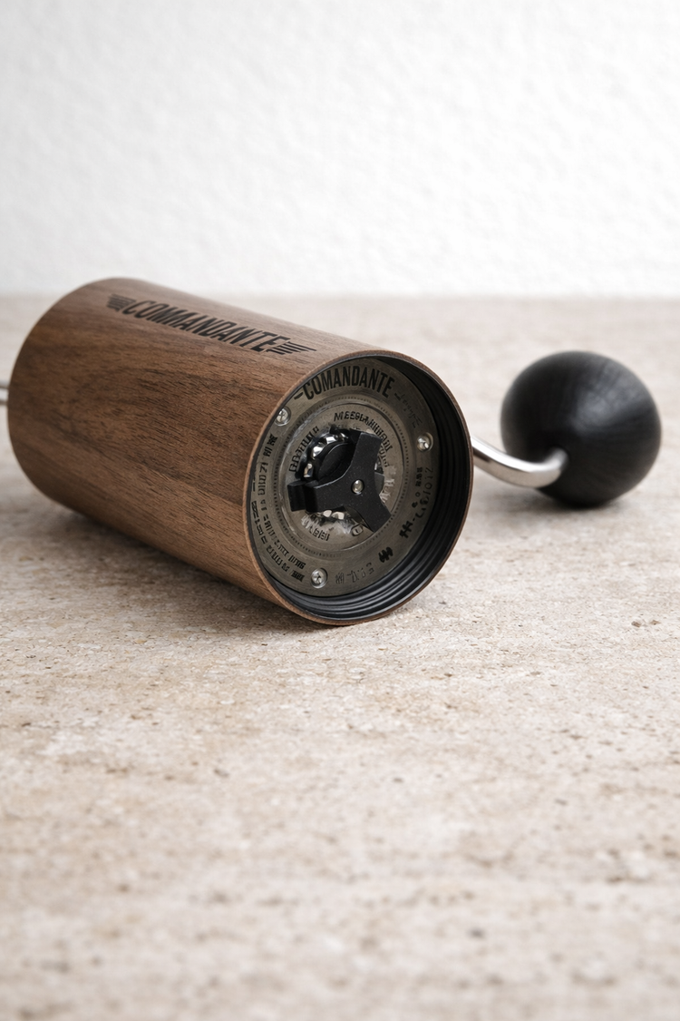 Macinacaffè manuale Comandante C40 MK4 — Virginia Walnut